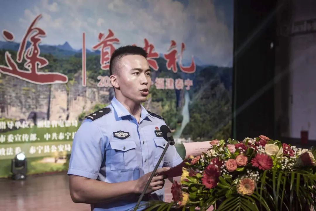 成龙电影的意义_成龙拍电影的精神_成龙的影片对青少年的教育意义